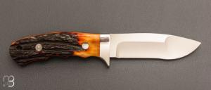  Couteau " Loveless Medium Pro hunter Knife Design " par Shaun Bruwer - Amber Stag