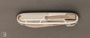   Couteau Synergy Alox Silver par Victorinox - 0.8216.26