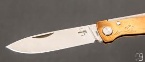    Couteau Böker Plus Atlas Brass slipjoint gravé par Mali Irie motif "Grande Vague"