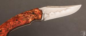 Couteau  "  Front-flipper custom " loupe de tilleul stabilisée et lame en U10A par Fabrice Delbart - Forge Celtique