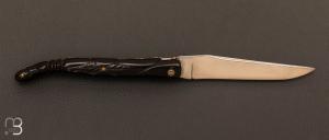 Couteau " Laguiole sculpté " par Jean Paul Daire - Corne de buffle noire et lame en 12C27