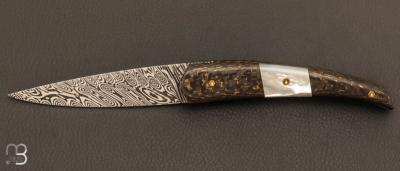  Couteau " ORCA " pliant par l'Atelier Les 2 Diables - Fatcarbon® et lame en damasteel