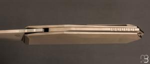    Couteau " Prism - Large " par Poikiloblade - Titane et Bohler M398