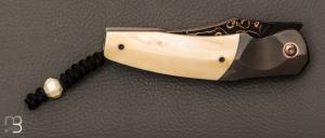    Couteau  "  Sirius B  " par Florian Keller -  Ivoire de phacochère et Suminagashi