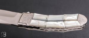      Couteau " Tou " liner-lock custom par Koji Hara - Nacre blanche