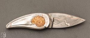 Couteau " Ammonite " par Alain & Joris Chomilier - Fossile d'Ammonite et Damas Carbone Cuivre