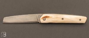 Couteau  "  K-Ravage S " custom de Michel Grini - ivoire de phacochre et lame Suminagashi SGPS