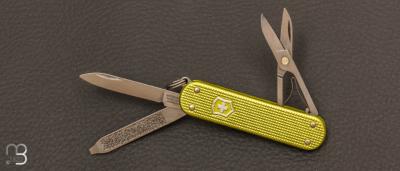 Couteau suisse Victorinox " Classic Alox Édition Limitée 2023 - Jaune électrique " 0.6221.L23