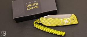 Couteau suisse Victorinox " Hunter Pro Alox Série Limitée 2023 Jaune électrique " 0.9415.L23