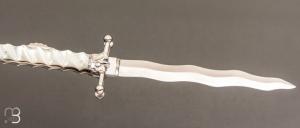     Dague de vertu à pompe avant par Bastien Toubhans - Atelier Beau Merle - Nacre blanche et RWL34