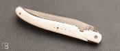 Couteau Laguiole en Aubrac Ivoire de mammouth blanc slulpté, lame damas SGPS suminagashi