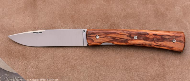 Entretoise knife Olive wood handle