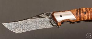    Couteau " Fallout " de collection par Olivier Ouertal - Tamarin ondé et lame en damas "Dragon skin"