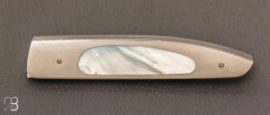  Couteau  "  Interframe à verrou invisible " avec inserts en nacre blanche par Jean-Pierre Martin