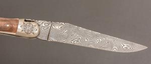 Couteau " Laguiole 12 cm " par Forge de Laguiole - Noyer et damas carbone