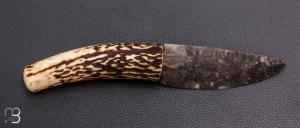 Couteau " Silex noir et bois de cerf " par Kévin Chartier