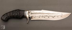  Couteau " Tsavo Croco " custom fixe de Samuel Lurquin - Poignée gravée par Serge Raoux