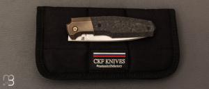  Couteau " Fif20 " par CKF Knives et Philippe Jourget - Titane et fibre de carbone marble