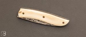 Couteau "  Gyr  " front flipper custom - Ivoire de Phacochère et damas par Tim Bernard