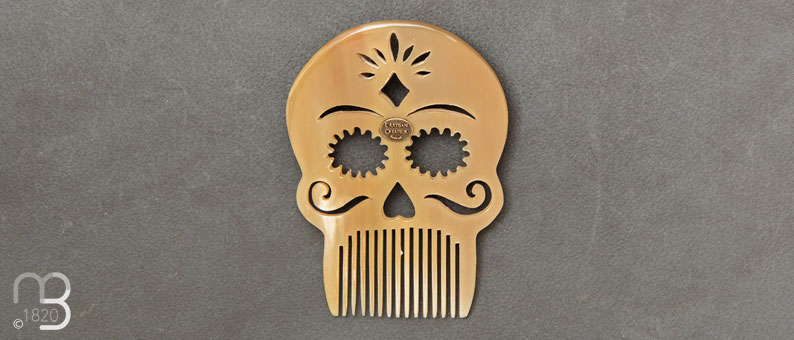 Hair, beard or moustache Skull horn comb