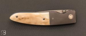  Couteau pliant custom par Owen Wood -  Mammouth et lame en damas