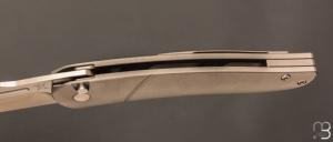  Couteau " Alcyon Full Titanium " button-lock par Bastards Knives X Tim Bernard