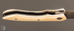 Couteau  "  Chevêche" liner-lock par Nicolas Kowal - Ivoire de phacochère et lame en Damasteel®