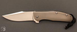 Couteau " Large Bear Flipper " titane par Ray Laconico