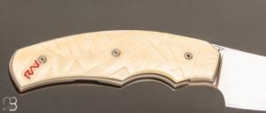    Couteau " Liner Lock " custom par David Lespect - RWL34 et Ivoire de phacochère gravé par Serge Raoux