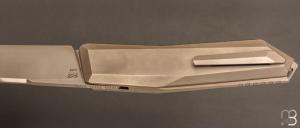    Couteau " Prism - Large " par Poikiloblade - Titane et Bohler M398