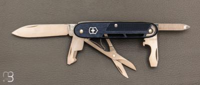   Couteau Synergy X Alox Bleu par Victorinox - 0.8226.22