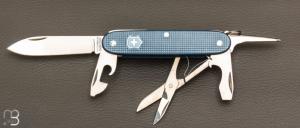    Couteau suisse Victorinox " Pioneer X Alox �dition Limit�e 2026 - Glacial Blue " 0.8231.L26
