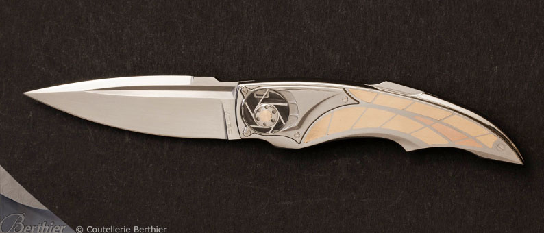 Couteau de poche Mignon inserts en or par Corado Moro