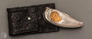Couteau " Ammonite " par Alain & Joris Chomilier - Fossile d'Ammonite et Damas Carbone Cuivre