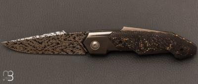 Couteau " Liner-Lock " custom par Romain Lopez - Zirconium / Fibre de carbone or