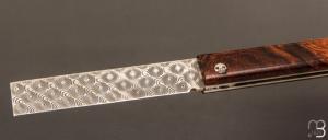    Couteau " L'Olonnois " par L'Atelier du capitaine - Bois de fer d'Arizona et damas