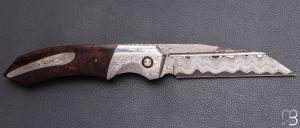    Couteau " Razorback XL " custom de Stéphane Sagric - Bois de fer et lame damas de Camille Sennegon