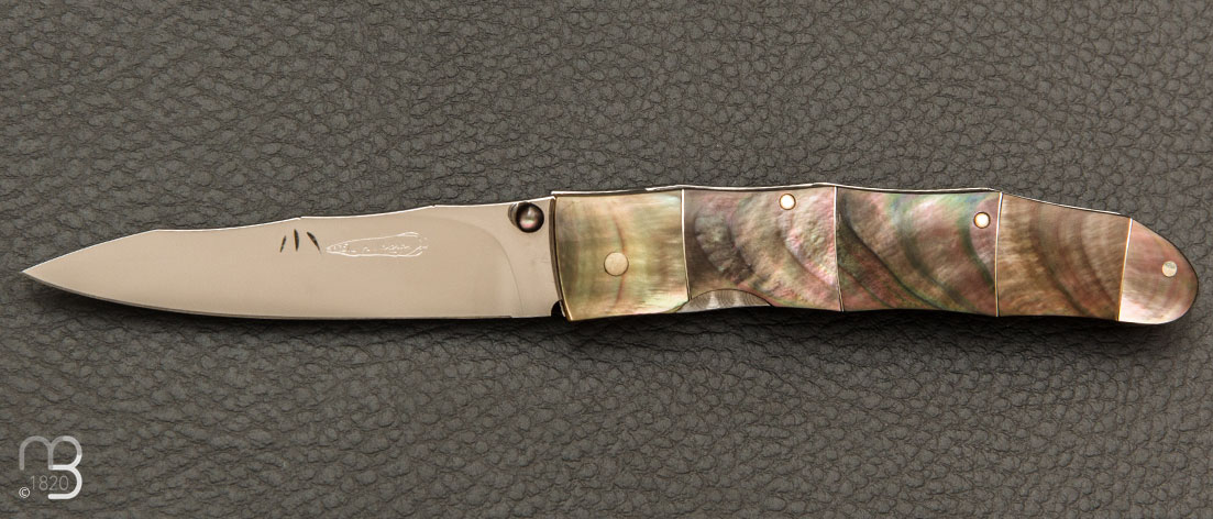 Couteau de poche Medake Maru en nacre noire par Koji Hara