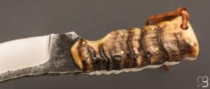  Couteau droit " L'outil " par Pierre Reverdy - Corne de mouflon et Boehler K720