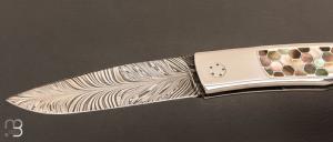 Couteau " custom " lock back par Christian Penot - Mosaïque nacre et lame damas plume