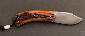    Couteau " Bull " custom 90McV8 et os amber stag par David Breniere