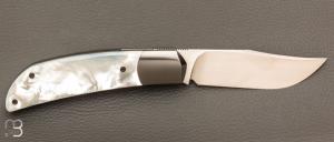 Couteau " Foxy " custom par Maxime Belzunce - Nacre blanche et RWL34