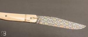    Couteau " Laguiole " par Tim Bernard - Ivoire de mammouth - Lame damas mosaïque