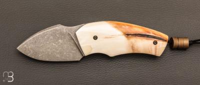    Couteau " Prototype " custom par Christophe Arbogast - Ivoire de phacochère et lame en 80CrV2