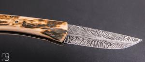    Couteau " Liner lock " pliant par Joël Grandjean - Ivoire de mammouth et lame en damas "plume"