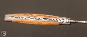  Couteau Laguiole en Aubrac - Olivier et lame 12C27  satinée
