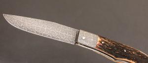 Couteau " Tony " custom de Anthony Brochier - Damas multi-barreaux torsadé et bois de cerf