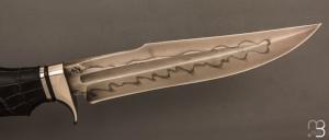  Couteau " Tsavo Croco " custom fixe de Samuel Lurquin - Poignée gravée par Serge Raoux