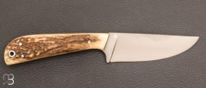 Couteau " droit custom " en bois de cerf et acier C130 par Christophe Million