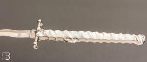     Dague de vertu à pompe avant par Bastien Toubhans - Atelier Beau Merle - Nacre blanche et RWL34